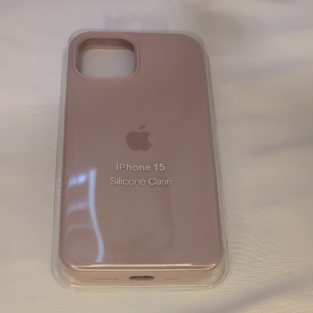 Apple iPhone 15 Silicone Case - Soft Pink
